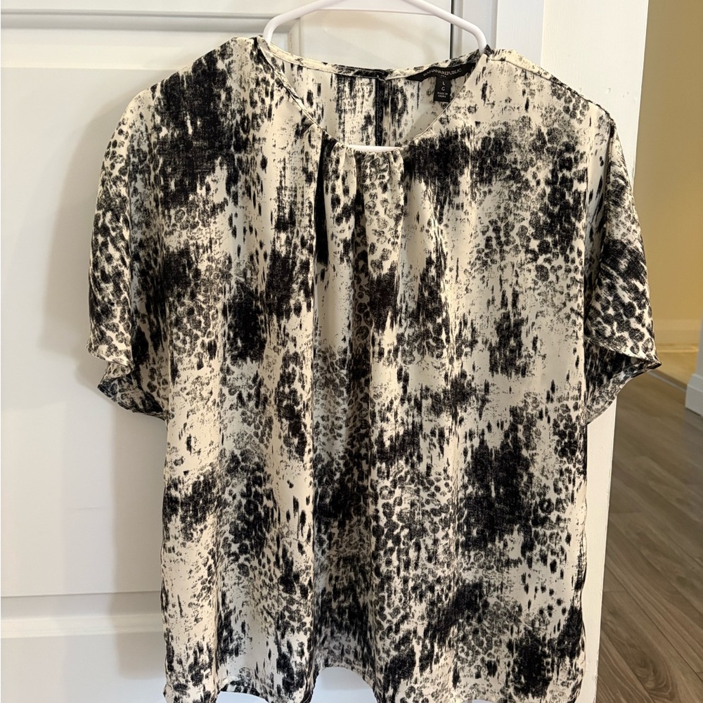 Banana Republic Monochrome Abstract Blouse